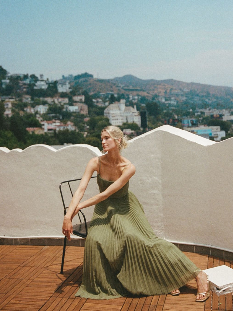 Véronique | Pleated Dress with Natural Elegance